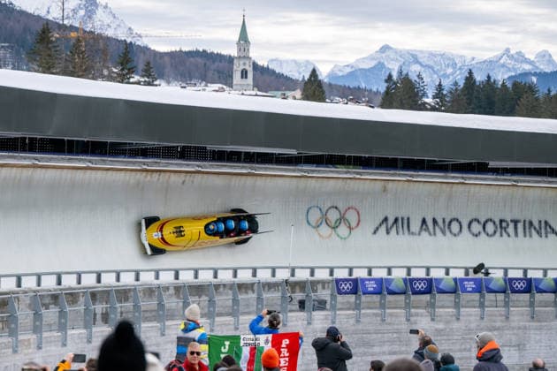 FRIEDRICH Francesco, SOMMER Matthias, SCHUELLER Alexander, STRAUB Felix (Deutschland) in der Zielkurve, dahinter Ortsblick auf Cortina, ITA, Olympische Spiele Milano Cortina 2026, Olympia, Viererbob Herren, Finale, 22.02.2026 ITA, Olympische Spiele Milano Cortina 2026, Olympia, Viererbob Herren, Finale, 22.02.2026 Cortina d Ampezzo *** FRIEDRICH Francesco, SOMMER Matthias, SCHUELLER Alexander, STRAUB Felix Germany in the finish curve, behind them local view of Cortina, ITA, Olympic Games Milano Cortina 2026, Olympia, 4-man bobsleigh men, final, 22 02 2026 ITA, Olympic Games Milano Cortina 2026, Olympia, 4-man bobsleigh men, final, 22 02 2026 Cortina d Ampezzo Copyright: xEibner-Pressefoto Memmlerx EP_MMR