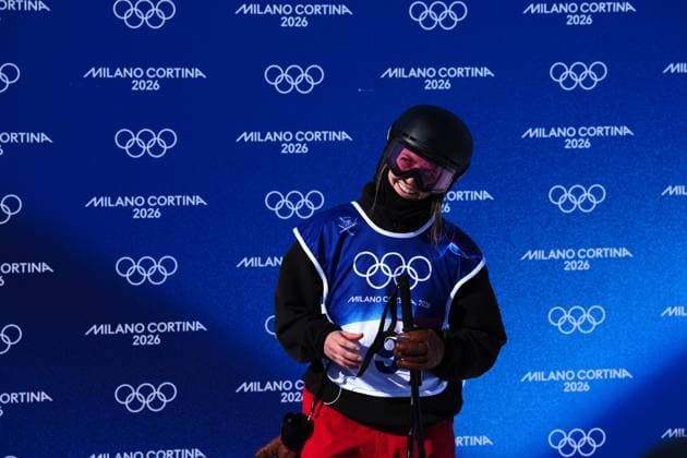 February 22, 2026, Livigno, Italy: Canada s Amy Fraser looks on after her third run in the women s freeski halfpipe at the Milano Cortina 2026 Winter Olympic Games, Olympische Spiele, Olympia, OS in Livigno, Italy on Sunday, Feb. 22, 2026. Canada News - February 22, 2026  - ZUMAc35_ 20260222_zaf_c35_010 Copyright: xSeanxKilpatrickx