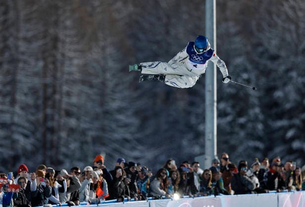 (260222) -- LIVIGNO, Feb. 22, 2026 -- Gu Ailing of China competes during run 1 of the freestyle skiing women s freeski halfpipe final at the Milan-Cortina 2026 Olympic Winter games, Winterspiele,Spiele, Summer games in Livigno, Italy, Feb. 22, 2026. ) (MICO2026)ITALY-LIVIGNO-OLYMPIC WINTER GAMES-FREESTYLE SKIING-WOMEN S FREESKI HALFPIPE-FINAL WangxPeng 