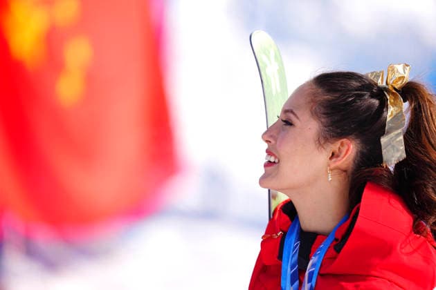 (260222) -- LIVIGNO, Feb. 22, 2026 -- Gold medalist Gu Ailing of China smiles during the awarding ceremony for freestyle skiing women s freeski halfpipe at the Milan-Cortina 2026 Olympic Winter games, Winterspiele,Spiele, Summer games in Livigno, Italy, Feb. 22, 2026. ) (MICO2026)ITALY-LIVIGNO-OLYMPIC WINTER GAMES-FREESTYLE SKIING-WOMEN S FREESKI HALFPIPE-FINAL HuxChao 