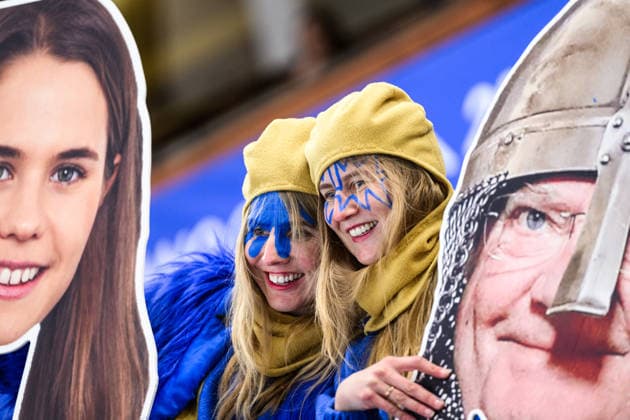 260222 Swedish author Amanda Romare and sister Adina Romare in the stands during a women s gold medal curling match between Switzerland and Sweden during day 16 of the 2026 Winter Olympics on February 22, 2026 in Cortina. Photo: Jon Olav Nesvold BILDBYRAN COP 217 JE0130 curling Olympic Games, Olympische Spiele, Olympia, OS olympics winter olympics os ol olympiska spel vinter-os olympiske leker milano cortina 2026 milan cortina 2026 milano cortina 2026 olympic games milano cortina 2026 winter olympic games milano cortina-os milano cortina-ol vinter-ol 16 bbeng schweiz sveits sweden sverige dam publik *** 260222 Swedish author Amanda Romare and sister Adina Romare in the stands during a women s gold medal curling match between Switzerland and Sweden during day 16 of the 2026 Winter Olympics on February 22, 2026 in Cortina Photo Jon Olav Nesvold BILDBYRAN COP 217 JE0130 curling olympic games olympics winter olympics os ol olympiska spel vinter os olympiske leker milano cortina 2026 milan cortina 2026 milano cortina 2026 olympic games milano cortina 2026 winter olympic games milano cortina os milano cortina ol olympiska spel vinter ol 16 bbeng schweiz sveits sweden sverige dam publik  Copyright: JONxOLAVxNESVOLD BB260222JE044