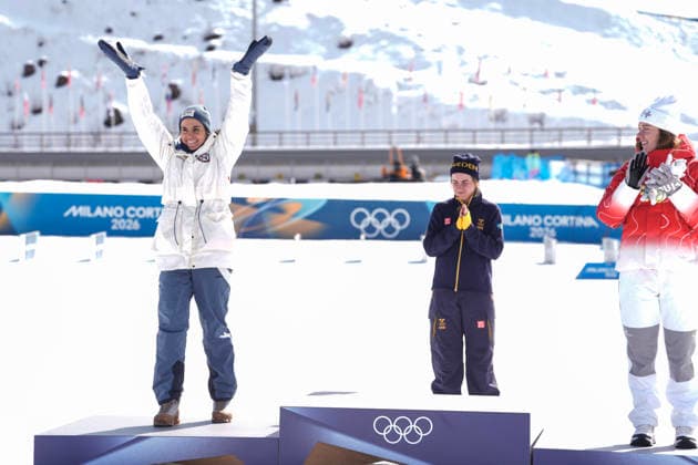 Winter Olympics in Milan Cortina 2026 Val di Fiemme, Italy 20260222. Heidi Weng from Norway, Ebba Andersson from Sweden and Nadja Kälin from Switzerland during the flower ceremony after the women s 50 km classic at Lago di Tesereo during the Winter Olympics in Milano Cortina 2026. Photo: Terje Pedersen NTB Val di Fiemme Italy EDITORIAL USE ONLY. RESTRICTED USE FOR BETTING COMPANIES Ref:_SPO1fXWJeJUKr0.jpg *** Winter Olympics in Milan Cortina 2026 Val di Fiemme, Italy 20260222 Heidi Weng from Norway, Ebba Andersson from Sweden and Nadja Kälin from Switzerland during the flower ceremony after the women s 50 km classic at Lago di Tesereo during the Winter Olympics in Milano Cortina 2026 Photo Terje Pedersen NTB Val di Fiemme Italy EDITORIAL USE ONLY RESTRICTED USE FOR BETTING COMPANIES  Copyright: xTerjexPedersenx xNTBx