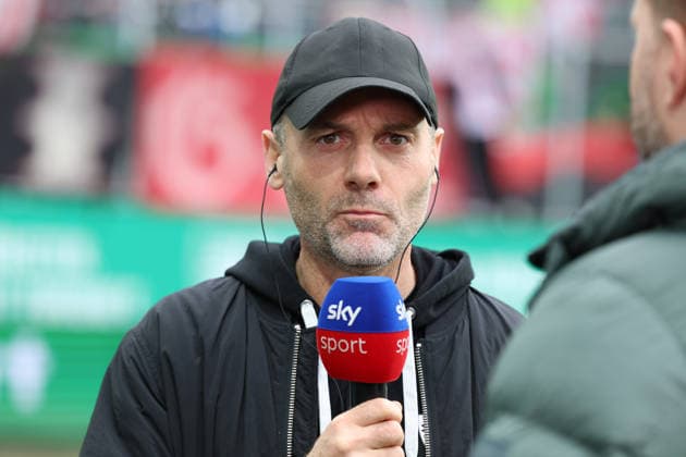 22.02.2026, xrekx, Fussball 2.Bundesliga, Preußen Münster - 1.FC Kaiserslautern v.l. Alexander Ende Trainer (Preussen Muenster) bei SKY (DFL DFB REGULATIONS PROHIBIT ANY USE OF PHOTOGRAPHS as IMAGE SEQUENCES and or QUASI-VIDEO) Münster *** 22 02 2026, xrekx, Fußball 2 Bundesliga, Preußen Münster 1 FC Kaiserslautern v l Alexander Ende Trainer Preussen Muenster bei SKY DFL DFB REGULATIONS PROHIBIT ANY USE OF PHOTOGRAPHS as IMAGE SEQUENCES and or QUASI VIDEO Münster