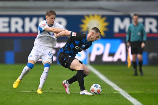 Paderborn, Home Deluxe Arena, 22.02.26, GER, Herren, 2.Bundesliga, Saison 2025-2026, SC Paderborn 07 - Hertha BSC Berlin Bild: v.li. im Zweikampf Marten WINKLER (Hertha BSC) und Tjark SCHELLER (Paderborn) DFL regulations prohibit any use of photographs as image sequences and or quasi-video. NRW Deutschland