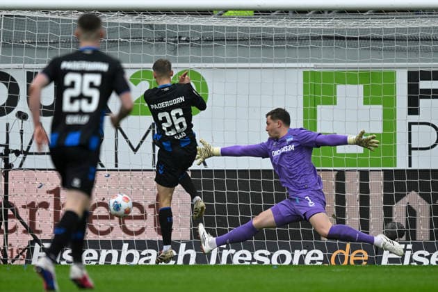 Paderborn, Home Deluxe Arena, 22.02.26, GER, Herren, 2.Bundesliga, Saison 2025-2026, SC Paderborn 07 - Hertha BSC Berlin Bild: Sebastian KLAAS (Paderborn) macht das Tor zum 1:0 DFL regulations prohibit any use of photographs as image sequences and or quasi-video. NRW Deutschland