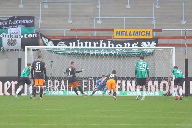 22.02.2026, xrekx, Fussball 2.Bundesliga, Preußen Münster - 1.FC Kaiserslautern v.l. Elfmeter zum 0:1 durch Marlon Ritter (1.FC Kaiserslautern) Johannes Schenk (Preussen Muenster) (DFL DFB REGULATIONS PROHIBIT ANY USE OF PHOTOGRAPHS as IMAGE SEQUENCES and or QUASI-VIDEO) Münster
