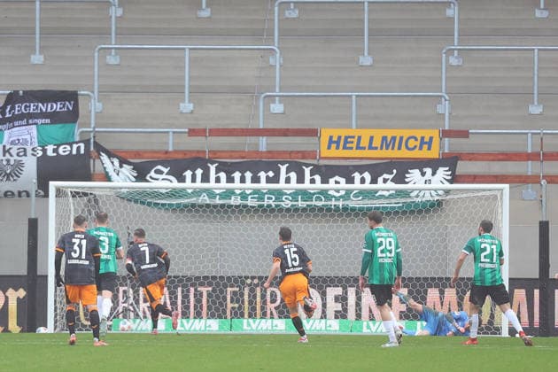 22.02.2026, xrekx, Fussball 2.Bundesliga, Preußen Münster - 1.FC Kaiserslautern v.l. Elfmeter zum 0:1 durch Marlon Ritter (1.FC Kaiserslautern) Johannes Schenk (Preussen Muenster) (DFL DFB REGULATIONS PROHIBIT ANY USE OF PHOTOGRAPHS as IMAGE SEQUENCES and or QUASI-VIDEO) Münster