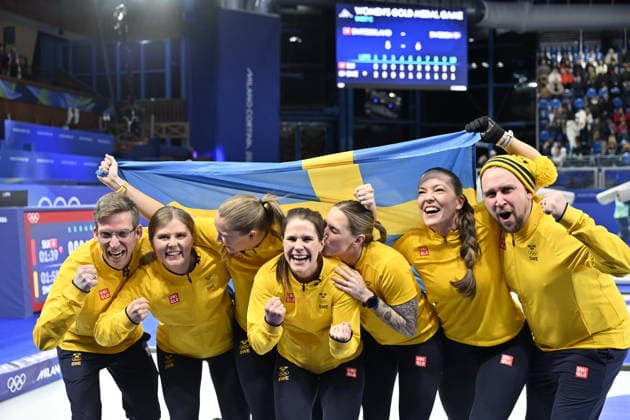 CORTINA, ITALIEN 20260222 Lag Hasselborg firar segern och guldet efter damernas final i curling mellan Sverige och Schweiz i Cortina under vinter-OS i Milano Cortina, Italien. *** Bilden ingar i SPORTPAKET. För övriga BETALBILD *** CORTINA ITALIEN x10050x *** CORTINA, ITALY 20260222 Team Hasselborg celebrates the victory and the gold medal after the womens curling final between Sweden and Switzerland in Cortina during the Winter Olympics in Milan Cortina, Italy Picture in SPORT PACKAGE For others PAY PICTURE CORTINA ITALY x10050x  Copyright: xPontusxLundahl TTx OS 2026 CURLING DAMER FINAL SCHWEIZ-SVERIGE
