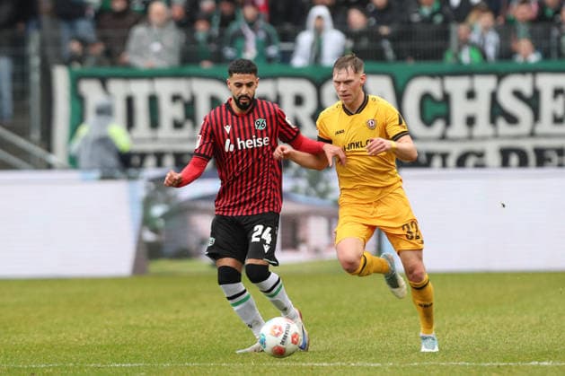 22.02.2026, xtgx, Fussball 2. Bundesliga, Hannover 96 - SG Dynamo Dresden emspor, v.l. Elias Saad (Hannover), Jonas Sterner (Dresden, 32) Zweikampf, Duell, Kampf, tackle (DFL DFB REGULATIONS PROHIBIT ANY USE OF PHOTOGRAPHS as IMAGE SEQUENCES and or QUASI-VIDEO) Hannover