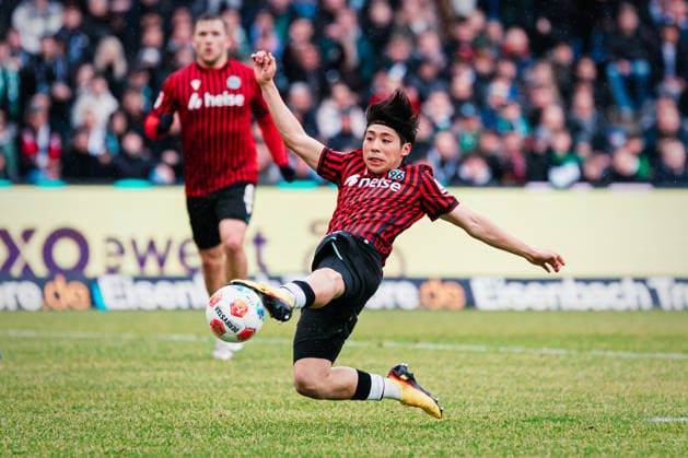 2. Bundesliga: Hannover 96 vs. Dynamo Dresden, 22.02.2026 Daisuke Yokota (Hannover 96, 18) verpasst den Ball; Fußball, 2. Bundesliga, 23. Spieltag: Hannover 96 vs. Dynamo Dresden am 22.02.2026 in der Heinz von Heiden Arena, Hannover DFL REGULATIONS PROHIBIT ANY USE OF PHOTOGRAPHS AS IMAGE SEQUENCES AND OR QUASI-VIDEO.