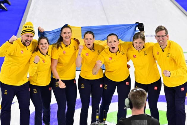 CORTINA, ITALY 20260222 Team Hasselborg celebrates the victory and the gold after the women s final match between Switzerland and Sweden in the Olympic curling in Cortina. *** The image is included in the SPORTS PACKAGE. For others PAYMENT IMAGE *** CORTINA ITALY x10030x *** CORTINA, ITALY 20260222 Team Hasselborg celebrates the victory and the gold after the women s final match between Switzerland and Sweden in the Olympic curling in Cortina The image is included in the SPORTS PACKAGE For others PAYMENT IMAGE CORTINA ITALY x10030x  Copyright: xJonasxEkströmer TTx OLYMPICS 2026 CURLING WOMEN FINAL SWITZERLAND-SWEDER