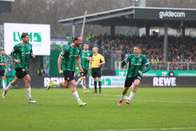 22.02.2026, xrekx, Fussball 2.Bundesliga, Preußen Münster - 1.FC Kaiserslautern v.l. Torjubel nach dem Tor zum celebrating the goal celebrate 1:1 durch Jannis Heuer (Preussen Muenster) mit Tobias Raschl (Preussen Muenster) (DFL DFB REGULATIONS PROHIBIT ANY USE OF PHOTOGRAPHS as IMAGE SEQUENCES and or QUASI-VIDEO) Münster
