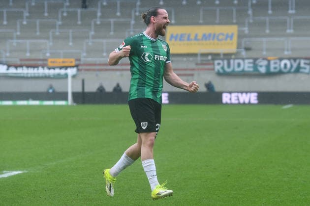 Fußball 2. Bundesliga 23. Spieltag SC Preußen Münster - 1. FC Kaiserslautern am 22.02.2026 im LVM-Preußenstadion in Münster Torjubel zum 1:1 durch Jannis Heuer ( Münster ) DFL regulations prohibit any use of photographs as image sequences and or quasi-video.