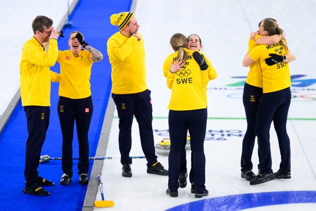 260222 Anna Hasselborg, Sara McManus, Sofia Scharback, Agnes Knochenhauer and Johanna Heldin of Sweden celebrate winning in a women s gold medal curling match between Switzerland and Sweden during day 16 of the 2026 Winter Olympics on February 22, 2026 in Cortina. Photo: Jon Olav Nesvold BILDBYRAN COP 217 JE0130 jubel curling Olympic Games, Olympische Spiele, Olympia, OS olympics winter olympics os ol olympiska spel vinter-os olympiske leker milano cortina 2026 milan cortina 2026 milano cortina 2026 olympic games milano cortina 2026 winter olympic games milano cortina-os milano cortina-ol vinter-ol 16 bbeng schweiz sveits sweden sverige dam *** 260222 Anna Hasselborg, Sara McManus, Sofia Scharback, Agnes Knochenhauer and Johanna Heldin of Sweden celebrate winning in a women s gold medal curling match between Switzerland and Sweden during day 16 of the 2026 Winter Olympics on February 22, 2026 in Cortina Photo Jon Olav Nesvold BILDBYRAN COP 217 JE0130 jubilation curling olympic games olympics winter olympics os ol olympiska spel vinter os olympiske leker milano cortina 2026 milan cortina 2026 milano cortina 2026 olympic games milano cortina 2026 winter olympic games milano cortina os milano cortina ol vinter ol 16 bbeng schweiz sveits sweden sverige dam  Copyright: JONxOLAVxNESVOLD BB260222JE069