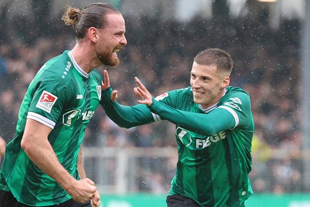 22.02.2026, xrekx, Fussball 2.Bundesliga, Preußen Münster - 1.FC Kaiserslautern v.l. Torjubel nach dem Tor zum celebrating the goal celebrate 1:1 durch Jannis Heuer (Preussen Muenster) mit Tobias Raschl (Preussen Muenster) (DFL DFB REGULATIONS PROHIBIT ANY USE OF PHOTOGRAPHS as IMAGE SEQUENCES and or QUASI-VIDEO) Münster