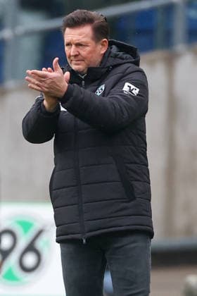 2. Bundesliga - Hannover 96 - Dynamo Dresden am 22.02.2026 in der Heinz von Heiden Arena in Hannover Trainer Christian Titz (Hannover) ist zufrieden
