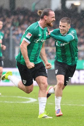 22.02.2026, xrekx, Fussball 2.Bundesliga, Preußen Münster - 1.FC Kaiserslautern v.l. Torjubel nach dem Tor zum celebrating the goal celebrate 1:1 durch Jannis Heuer (Preussen Muenster) mit Tobias Raschl (Preussen Muenster) (DFL DFB REGULATIONS PROHIBIT ANY USE OF PHOTOGRAPHS as IMAGE SEQUENCES and or QUASI-VIDEO) Münster