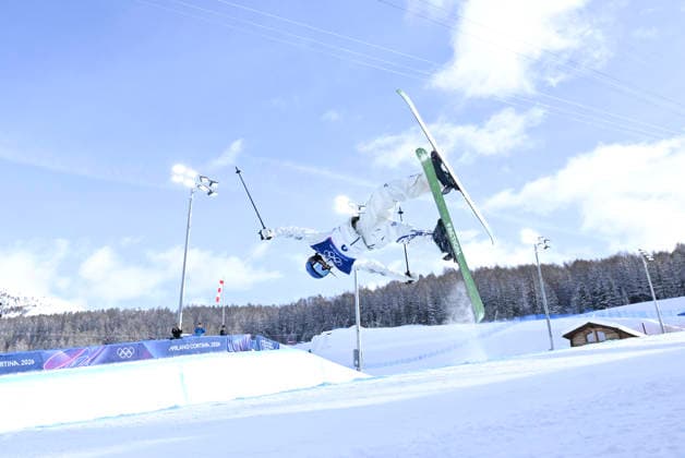 (260222) -- LIVIGNO, Feb. 22, 2026 -- Gu Ailing of China warms up before the freestyle skiing women s freeski halfpipe final at the Milan-Cortina 2026 Olympic Winter games, Winterspiele,Spiele, Summer games in Livigno, Italy, Feb. 22, 2026. ) (MICO2026)ITALY-LIVIGNO-OLYMPIC WINTER GAMES-FREESTYLE SKIING-WOMEN S FREESKI HALFPIPE-FINAL XiaxYifang 