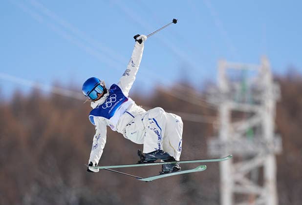 (260222) -- LIVIGNO, Feb. 22, 2026 -- Gu Ailing of China competes during run 3 of the freestyle skiing women s freeski halfpipe final at the Milan-Cortina 2026 Olympic Winter games, Winterspiele,Spiele, Summer games in Livigno, Italy, Feb. 22, 2026. ) (MICO2026)ITALY-LIVIGNO-OLYMPIC WINTER GAMES-FREESTYLE SKIING-WOMEN S FREESKI HALFPIPE-FINAL WuxHuiwo 