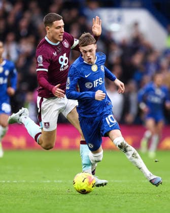 Chelsea v Burnley 21 February 2026, London - Premier League Football - Chelsea v Burnley - Cole Palmer of Chelsea and Maxime Esteve of Burnley - Photo: Jacques Feeney Offside. London UK Copyright: xJacquesxFeeneyx xOffsidexOffside
