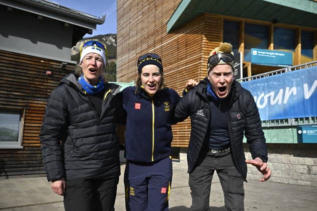 VAL DI FIEMME, ITALIEN 20260222 Ebba Andersson firar guldet med sina föräldrar Asa och Peo Andersson, i femmilen för damer pa Tesero längdskidstadion under vinter-OS i Val di Fiemme, Italien. *** Bilden ingar i SPORTPAKET. För övriga BETALBILD *** VAL DI FIEMME ITALIEN x10430x *** VAL DI FIEMME, ITALY 20260222 Ebba Andersson celebrates the gold medal with her parents Asa and Peo Andersson, in the womens five mile race at Tesero cross country stadium during the Winter Olympics in Val di Fiemme, Italy Picture in SPORT PACKAGE For other PAYPICTURE VAL DI FIEMME ITALY x10430x  Copyright: xChristinexOlsson TTx OS 2026 SKIDOR FEMMILEN DAMER