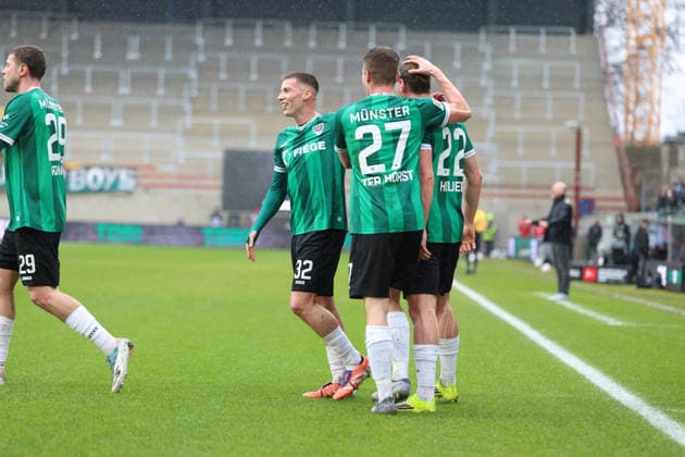 22.02.2026, xrekx, Fussball 2.Bundesliga, Preußen Münster - 1.FC Kaiserslautern v.l. orjubel nach dem Tor zum celebrating the goal celebrate 1:1 durch Jannis Heuer (Preussen Muenster) Tobias Raschl (Preussen Muenster) (DFL DFB REGULATIONS PROHIBIT ANY USE OF PHOTOGRAPHS as IMAGE SEQUENCES and or QUASI-VIDEO) Münster