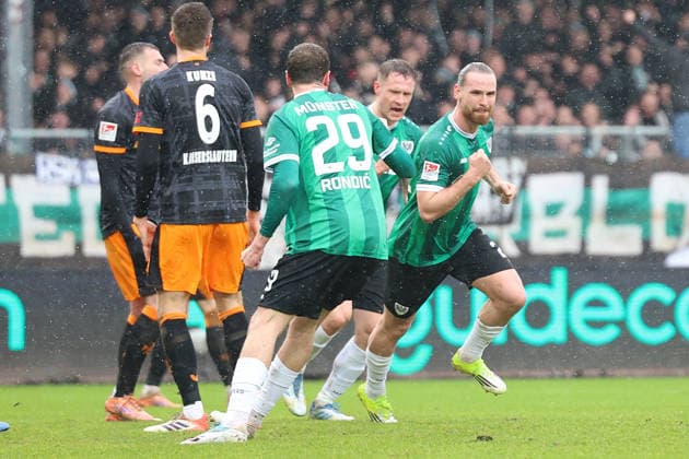 22.02.2026, xrekx, Fussball 2.Bundesliga, Preußen Münster - 1.FC Kaiserslautern v.l. orjubel nach dem Tor zum celebrating the goal celebrate 1:1 durch Jannis Heuer (Preussen Muenster) (DFL DFB REGULATIONS PROHIBIT ANY USE OF PHOTOGRAPHS as IMAGE SEQUENCES and or QUASI-VIDEO) Münster