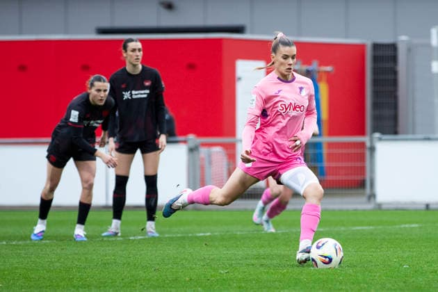 Google Pixel Frauen-Bundesliga: Bayer 04 Leverkusen - TSG 1899 Hoffenheim; 22.02.2026 Selina Cerci (TSG 1899 Hoffenheim, 29) erzielt das Tor zur Führung per Elfmeter am 19. Spieltag der Google Pixel Frauen-Bundesliga im Spiel von Bayer 04 Leverkusen gegen die TSG 1899 Hoffenheim am 22.02.2026 im Ulrich-Haberland-Stadion in Leverkusen. Copyright: xBEAUTIFULxSPORTS Meuselx
