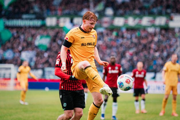 2. Bundesliga: Hannover 96 vs. Dynamo Dresden, 22.02.2026 Robert Wagner (SG Dynamo Dresden, 18) am Ball; Fußball, 2. Bundesliga, 23. Spieltag: Hannover 96 vs. Dynamo Dresden am 22.02.2026 in der Heinz von Heiden Arena, Hannover DFL REGULATIONS PROHIBIT ANY USE OF PHOTOGRAPHS AS IMAGE SEQUENCES AND OR QUASI-VIDEO.
