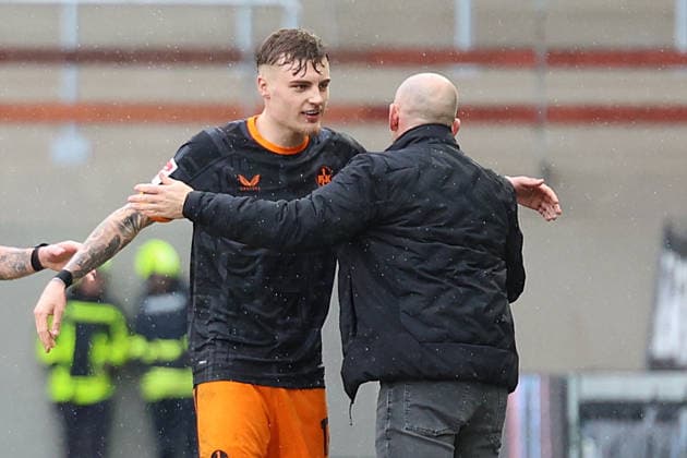 22.02.2026, xrekx, Fussball 2.Bundesliga, Preußen Münster - 1.FC Kaiserslautern v.l. Torjubel nach dem Tor zum celebrating the goal celebrate 1:3 durch Norman Bassette (1.FC Kaiserslautern) Torsten Lieberknecht Trainer (1.FC Kaiserslautern) (DFL DFB REGULATIONS PROHIBIT ANY USE OF PHOTOGRAPHS as IMAGE SEQUENCES and or QUASI-VIDEO) Münster