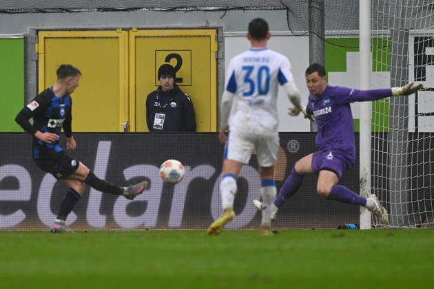 Paderborn, Home Deluxe Arena, 22.02.26, GER, Herren, 2.Bundesliga, Saison 2025-2026, SC Paderborn 07 - Hertha BSC Berlin Bild: Nick BAETZNER (Paderborn) macht das Tor zum 3:1 DFL regulations prohibit any use of photographs as image sequences and or quasi-video. NRW Deutschland