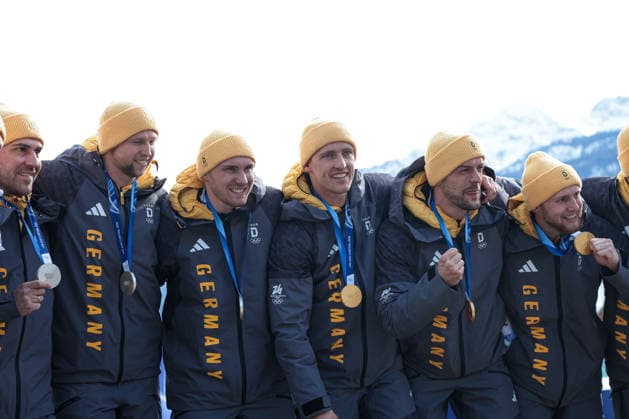 Francesco Friedrich, Matthias Sommer, Alexander Schuller, Felix Straub (GER) 2nd place, Silver Medal, Johannes Lochner, Thorsten Margis, Jorn Wenzel, Georg Fleischhauer (GER) 1st place, Gold Medal on the podium at end of the Olympic Winter games, Winterspiele,Spiele, Summer games Milano-Cortina 2026, Bobsleigh 4-man on February 21, 2026 at Cortina Sliding Center in Cortina d Ampezzo, Italy  Copyright: xLucianoxMariaxBisi IPAxSportx xipa-agency.netx xx IPA_71868915 IPA_Agency_IPA71868915
