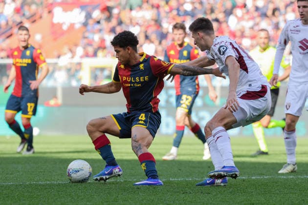 GenoaÕs Alex Amorim fights for the ball during the Serie A soccer match between Genoa and Torino at the Luigi Ferraris Stadium in Genoa, Italy - Sunday, February 22, 2026. - Soccer .  Copyright: xTanoxPecoraro LaPressex