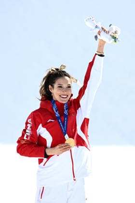 2026 WINTER Olympic Games, Olympische Spiele, Olympia, OS Ailing Eileen Gu of China after being presented the Gold medal during the victory ceremony for the Women™s Freeski Halfpipe final at Livigno Snow Park on day 16 of the 2026 Milano Cortina Winter Olympic Games in Livigno, Italy, Sunday, February 22, 2026. ( NO ARCHIVING, EDITORIAL USE ONLY LIVIGNO SONDRIO ITALY  Copyright: xDANxHIMBRECHTSx 20260223156177520466