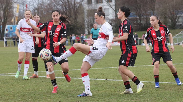 Stuttgart , Fußball 2.Bundesliga VfB Stuttgart Frauen vs. Eintracht Frankfurt II , Nicole Billa ( VfB )