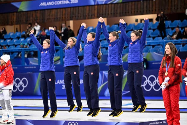 CORTINA, ITALY 20260222 Team Hasselborg from left Johanna Heldin, Sofia Scharback, Agnes Knochenhauer, Sara McManus and Anna Hasselborg celebrate with their gold medals after the victory in the final between Switzerland and Sweden in the Olympic curling in Cortina. *** The image is included in the SPORTS PACKAGE. For others PAYMENT IMAGE *** CORTINA ITALY x10050x *** CORTINA, ITALY 20260222 Team Hasselborg from left Johanna Heldin, Sofia Scharback, Agnes Knochenhauer, Sara McManus and Anna Hasselborg celebrate with their gold medals after the victory in the final between Switzerland and Sweden in the Olympic curling in Cortina The image is included in the SPORTS PACKAGE For others PAYMENT IMAGE CORTINA ITALY x10050x  Copyright: xPontusxLundahl TTx OLYMPICS 2026 CURLING WOMEN FINAL SWITZERLAND-SWEDER