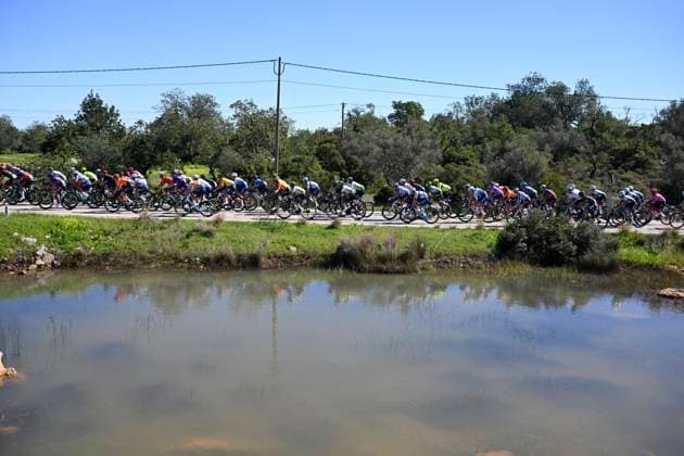 Volta Algarve 2026 Stage 5 ALTO DO MALHAO (LOULE), PORTUGAL - FEBRUARY 22 : illustration picture peloton during stage 5 of the 52th edition of Volta Algarve an UCI ProSeries 2.Pro cycling road race stage for Men Elite of 148.4 km with start in Faro and finish in Alto do Malhao (Loule) on February 22, 2026 in Alto do Malhao (Loule), Portugal, 22 02 2026 ( Motordriver Guy De Vuyst - Alto do Malhao (Loule) Portugal  Copyright: xNicoxVereeckenx