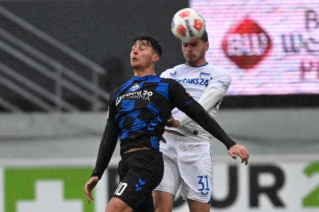 Paderborn, Home Deluxe Arena, 22.02.26, GER, Herren, 2.Bundesliga, Saison 2025-2026, SC Paderborn 07 - Hertha BSC Berlin Bild: v.li. im Zweikampf Stefano MARINO (Paderborn) und Marton DARDAI (Hertha BSC) im Kopfball, Kopfballduell DFL regulations prohibit any use of photographs as image sequences and or quasi-video. NRW Deutschland