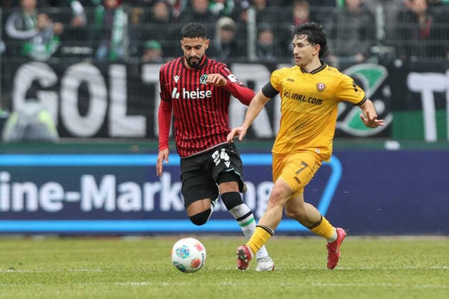 22.02.2026, xtgx, Fussball 2. Bundesliga, Hannover 96 - SG Dynamo Dresden emspor, v.l. Elias Saad (Hannover), Jason Ceka (Dresden, 7) Zweikampf, Duell, Kampf, tackle Zweikampf, Duell, Kampf, tackle (DFL DFB REGULATIONS PROHIBIT ANY USE OF PHOTOGRAPHS as IMAGE SEQUENCES and or QUASI-VIDEO) Hannover