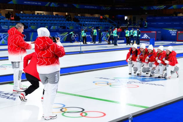 260222 Players of Switzerland with their silver medals after second place in women s gold medal curling match between Switzerland and Sweden during day 16 of the 2026 Winter Olympics on February 22, 2026 in Cortina. Photo: Jon Olav Nesvold BILDBYRAN COP 217 JE0130 curling Olympic Games, Olympische Spiele, Olympia, OS olympics winter olympics os ol olympiska spel vinter-os olympiske leker milano cortina 2026 milan cortina 2026 milano cortina 2026 olympic games milano cortina 2026 winter olympic games milano cortina-os milano cortina-ol vinter-ol 16 bbeng schweiz sveits sweden sverige dam silver *** 260222 Players of Switzerland with their silver medals after second place in women s gold medal curling match between Switzerland and Sweden during day 16 of the 2026 Winter Olympics on February 22, 2026 in Cortina Photo Jon Olav Nesvold BILDBYRAN COP 217 JE0130 curling olympic games olympics winter olympics os ol olympiska spel vinter os olympiske leker milano cortina 2026 milan cortina 2026 milano cortina 2026 olympic games milano cortina 2026 winter olympic games milano cortina os milano cortina ol vinter ol 16 bbeng schweiz sveits sweden sverige dam silver  Copyright: JONxOLAVxNESVOLD BB260222JE114