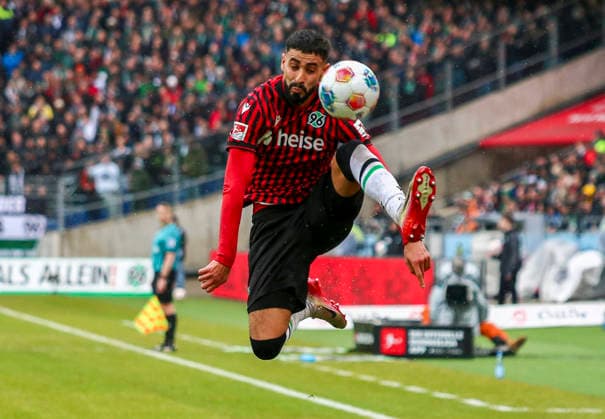 Deutschland: Fussball 2.Bundesliga 2025 2026, 23. Spieltag - Hannover 96 vs Dynamo Dresden - Heinz von Heiden Arena Stadion (Hannover): am Ball Elias Saad (Hannover 96, 24) Hannover