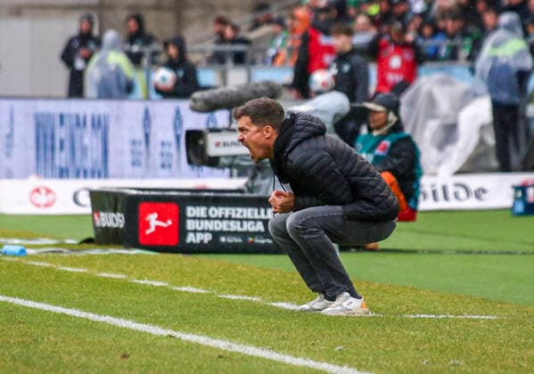 Deutschland: Fussball 2.Bundesliga 2025 2026, 23. Spieltag - Hannover 96 vs Dynamo Dresden - Heinz von Heiden Arena Stadion (Hannover): Mimik, Gesichtsausdruck, Emotion Thomas Stamm (Trainer Dynamo Dresden) Hannover