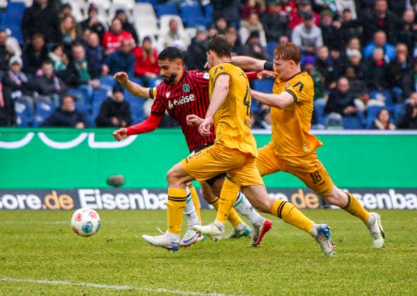 Deutschland: Fussball 2.Bundesliga 2025 2026, 23. Spieltag - Hannover 96 vs Dynamo Dresden - Heinz von Heiden Arena Stadion (Hannover): Torchance Elias Saad (Hannover 96, 24) Hannover
