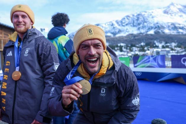 Olympische Winterspiele Milano Cortina 2026 Bob Viererbob Männer am 22.02.2026 im Cortina Sliding Centre in Cortina d™Ampezzo Georg Fleischhauer ( Deutschland ) gewinnt die Gold Medaille *** Olympic Winter Games Milano Cortina 2026 Bobsleigh 4-man on 22 02 2026 at the Cortina Sliding Center in Cortina d™Ampezzo Georg Fleischhauer Germany wins the gold medal xMSx