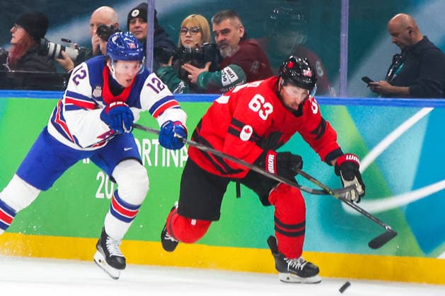 ITALY, MILAN - FEBRUARY 22, 2026: The USA s Matt Boldy (L) and Canada s Brad Marchand fight for the puck in the men s Ice hockey, Eishockey gold medal match during the 2026 Winter Olympic Games, Olympische Spiele, Olympia, OS at Milano Santagiulia Ice Hockey Arena. Peter Kovalev TASS  89100542