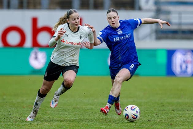 v.li.: Sophia Gerber (Borussia Mönchengladbach, 4) und Marleen Kropp (SV Meppen, 9) im Zweikampf, Duell, Dynamik, Aktion, Action, Spielszene, DIE DFB-RICHTLINIEN UNTERSAGEN JEGLICHE NUTZUNG VON FOTOS ALS SEQUENZBILDER UND ODER VIDEOÄHNLICHE FOTOSTRECKEN. DFB REGULATIONS PROHIBIT ANY USE OF PHOTOGRAPHS AS IMAGE SEQUENCES AND OR QUASI-VIDEO., 22.02.2026, Meppen (Deutschland), Fussball, 2. Frauen-Bundesliga, SV Meppen - Borussia Mönchengladbach