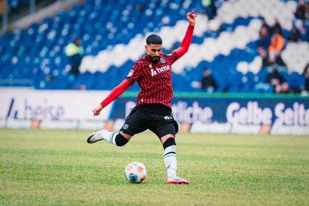 2. Bundesliga: Hannover 96 vs. Dynamo Dresden, 22.02.2026 Elias Saad (Hannover 96, 24) schießt; Fußball, 2. Bundesliga, 23. Spieltag: Hannover 96 vs. Dynamo Dresden am 22.02.2026 in der Heinz von Heiden Arena, Hannover DFL REGULATIONS PROHIBIT ANY USE OF PHOTOGRAPHS AS IMAGE SEQUENCES AND OR QUASI-VIDEO.