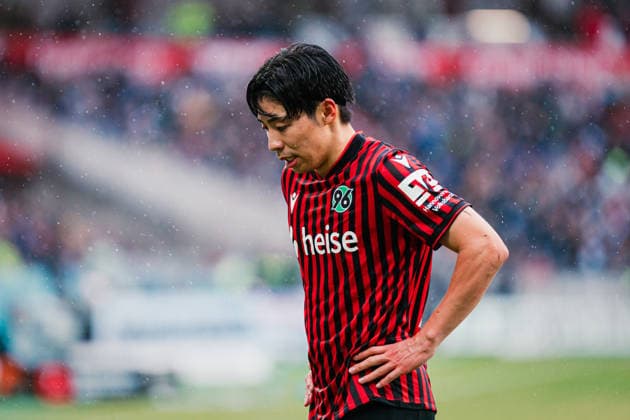 2. Bundesliga: Hannover 96 vs. Dynamo Dresden, 22.02.2026 Daisuke Yokota (Hannover 96, 18) mit Kopf nach unten; Fußball, 2. Bundesliga, 23. Spieltag: Hannover 96 vs. Dynamo Dresden am 22.02.2026 in der Heinz von Heiden Arena, Hannover DFL REGULATIONS PROHIBIT ANY USE OF PHOTOGRAPHS AS IMAGE SEQUENCES AND OR QUASI-VIDEO.