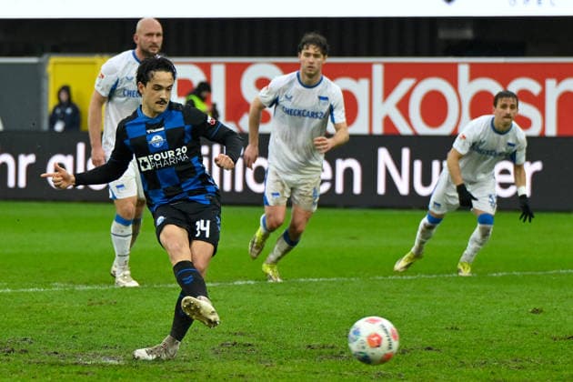 Paderborn, Home Deluxe Arena, 22.02.26, GER, Herren, 2.Bundesliga, Saison 2025-2026, SC Paderborn 07 - Hertha BSC Berlin Bild: Mika BAUR (Paderborn) macht das Tor zum 4:1 DFL regulations prohibit any use of photographs as image sequences and or quasi-video. NRW Deutschland