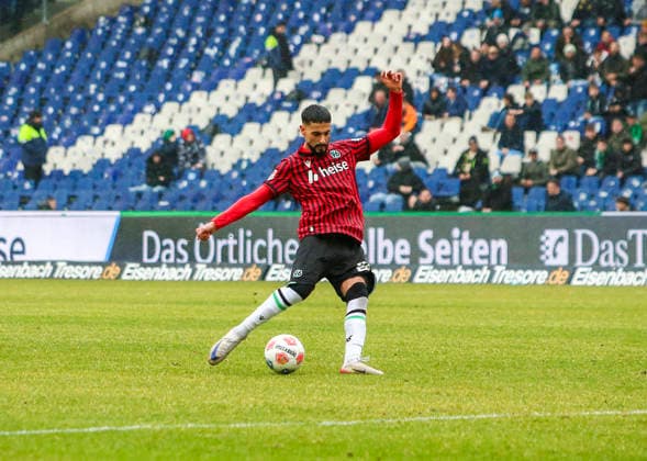Deutschland: Fussball 2.Bundesliga 2025 2026, 23. Spieltag - Hannover 96 vs Dynamo Dresden - Heinz von Heiden Arena Stadion (Hannover): Torchance Elias Saad (Hannover 96, 24) Hannover